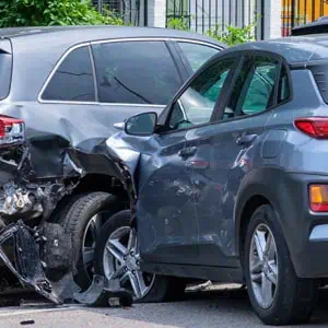 A damaged car resulting from a collision, illustrating the consequences of car accidents - Mannis Law